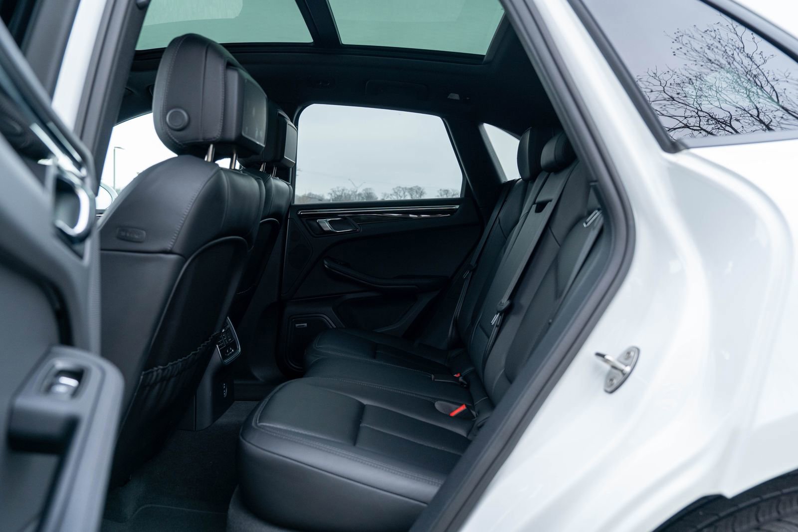 Certified 2025 Porsche Macan image 34