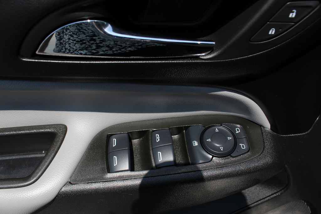 Used 2024 Chevrolet Equinox LS w/ LS Convenience Package FWD image 11