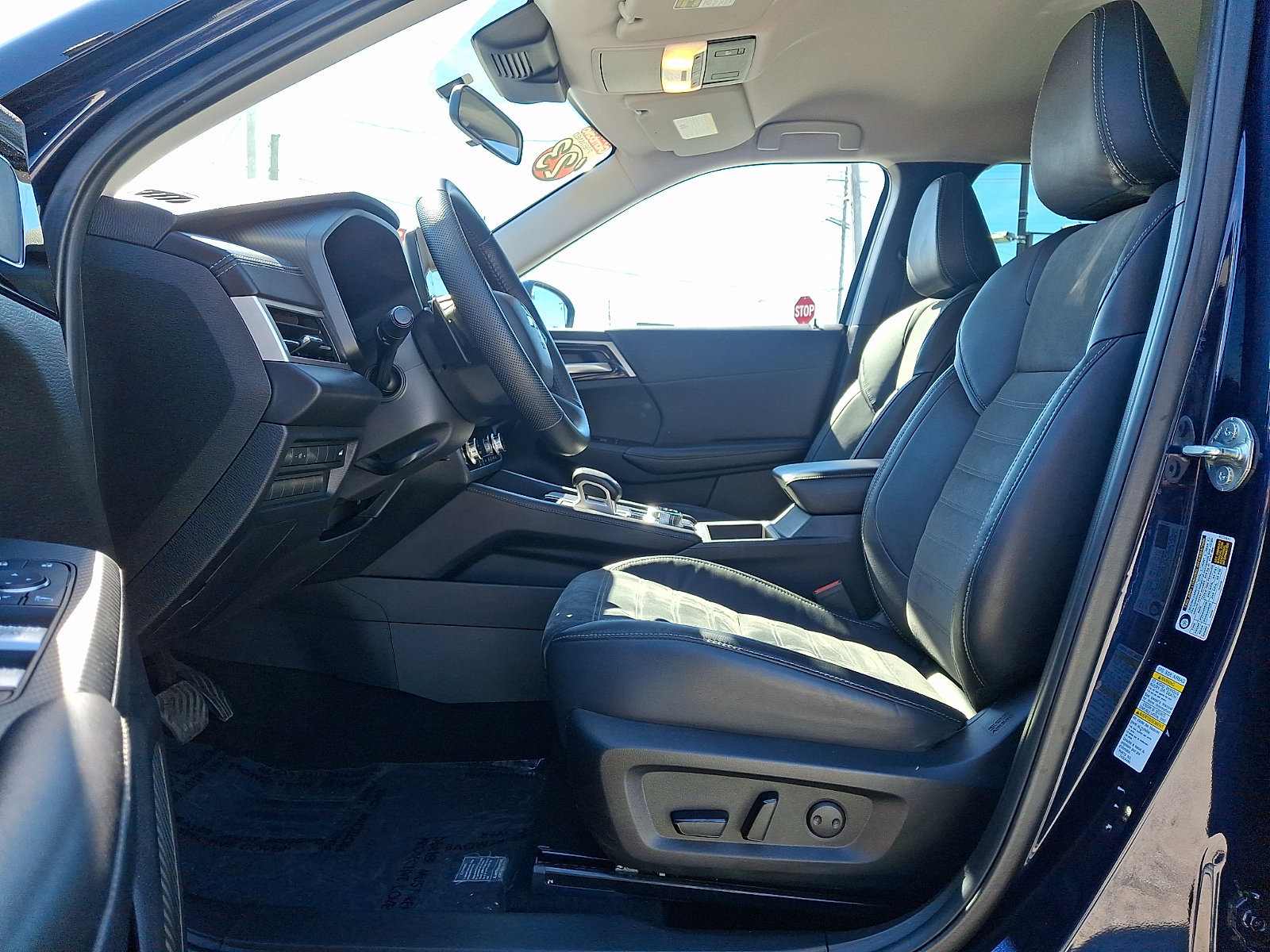Used 2023 Mitsubishi Outlander SE AWD/4WD image 13