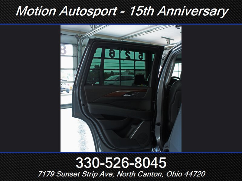 Used 2020 Cadillac Escalade Luxury w/ Escalade Sport Edition AWD/4WD image 28