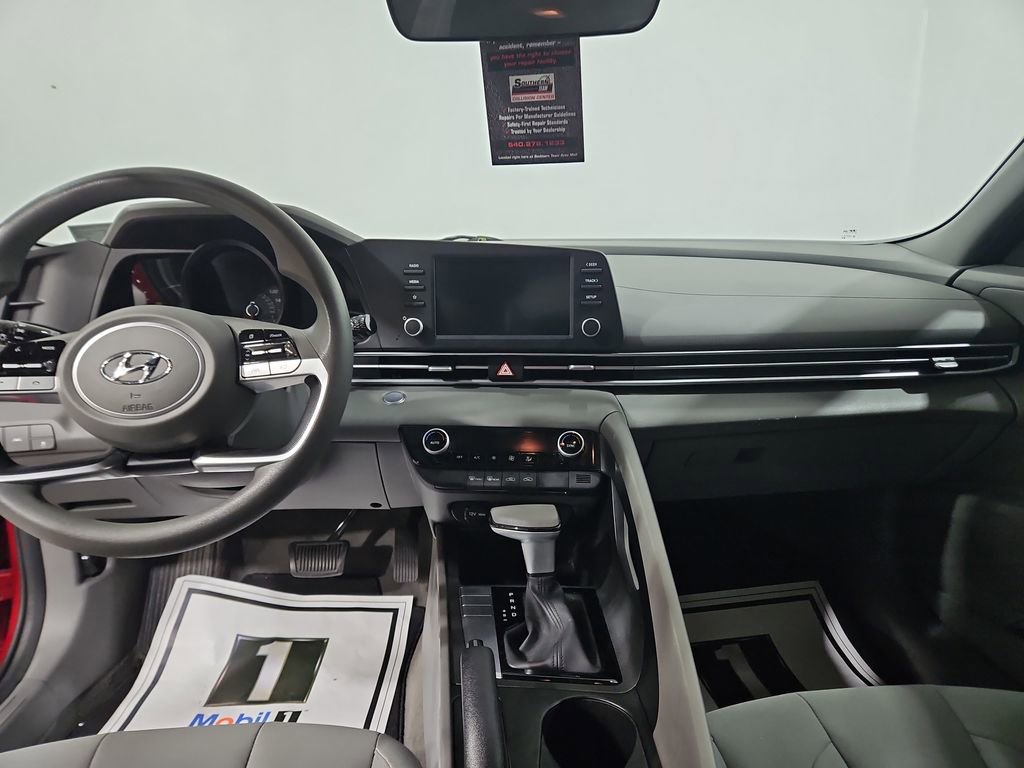 Certified 2022 Hyundai Elantra SEL FWD image 18