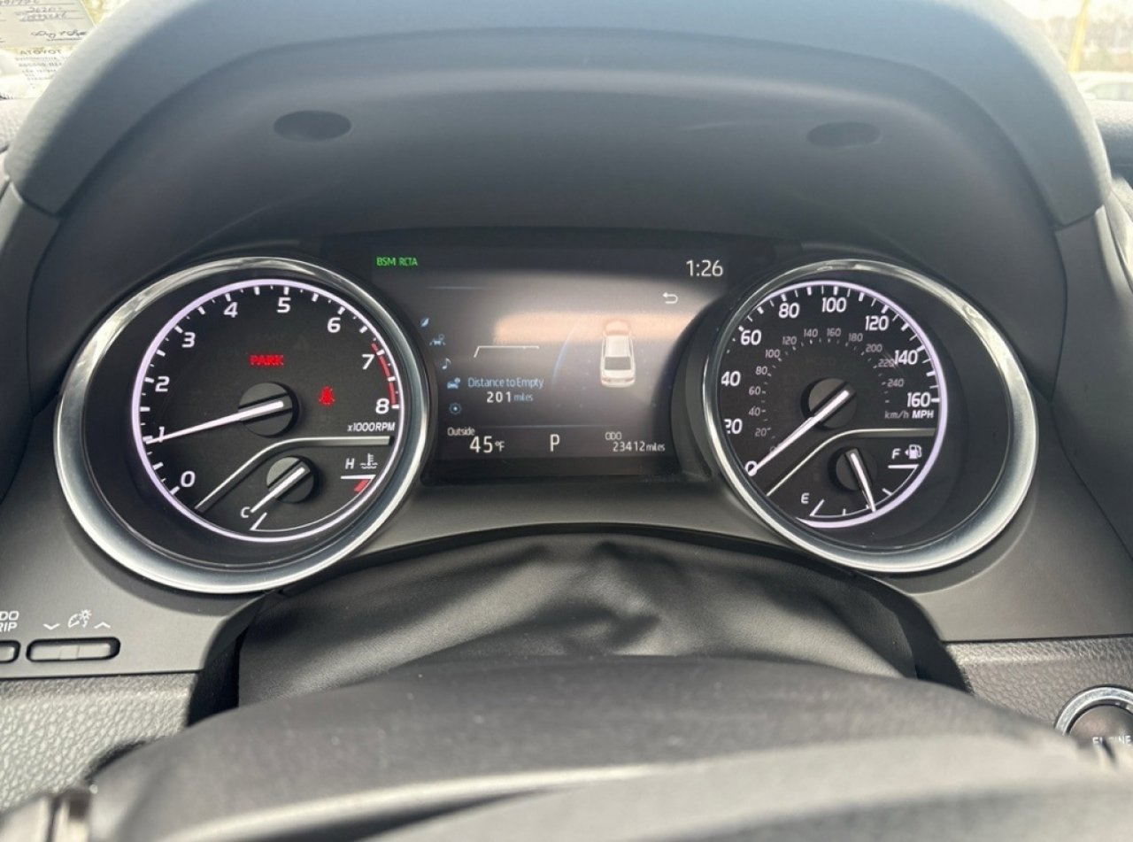 Used 2020 Toyota Camry XLE image 14