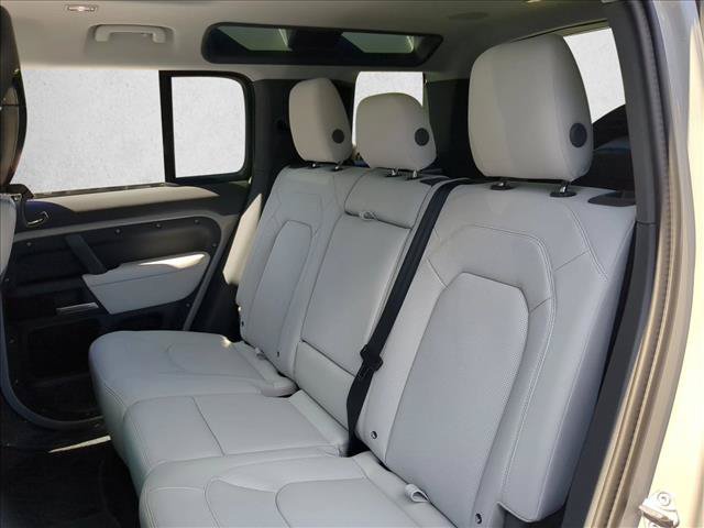 New 2026 Land Rover Defender 110 X-Dynamic SE AWD/4WD image 24