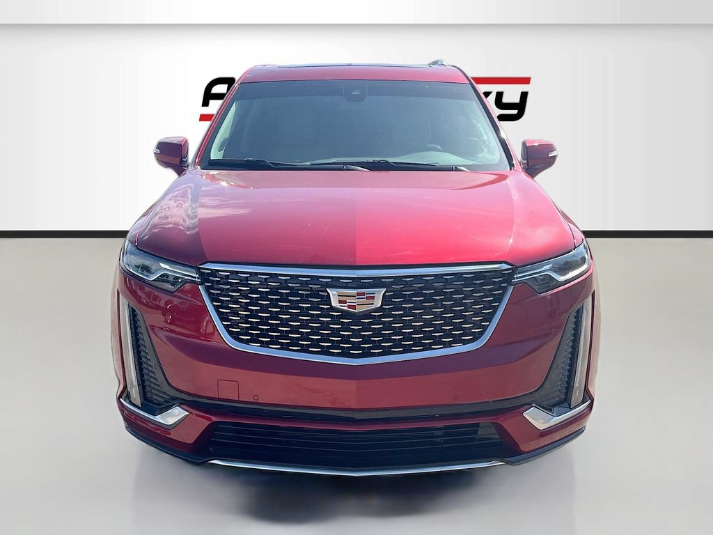 Used 2025 Cadillac XT6 Premium Luxury FWD image 2