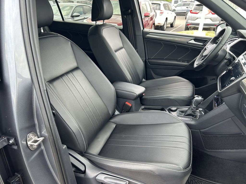 Used 2024 Volkswagen Tiguan SE R-Line AWD/4WD image 26