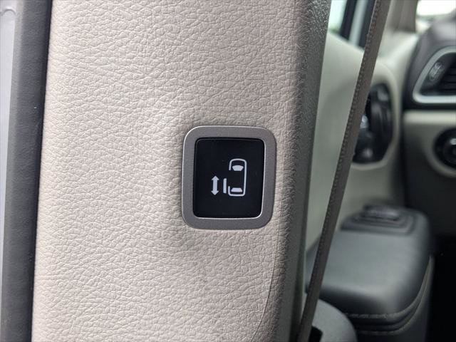 Certified 2024 Chrysler Pacifica Touring-L FWD image 21