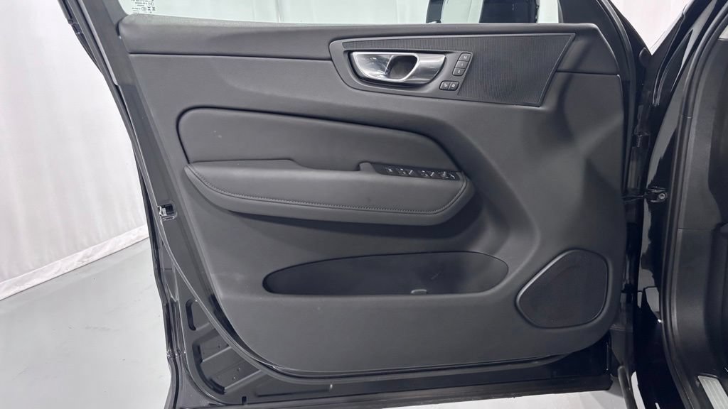 Certified 2026 Volvo XC60 B5 Plus AWD/4WD image 16