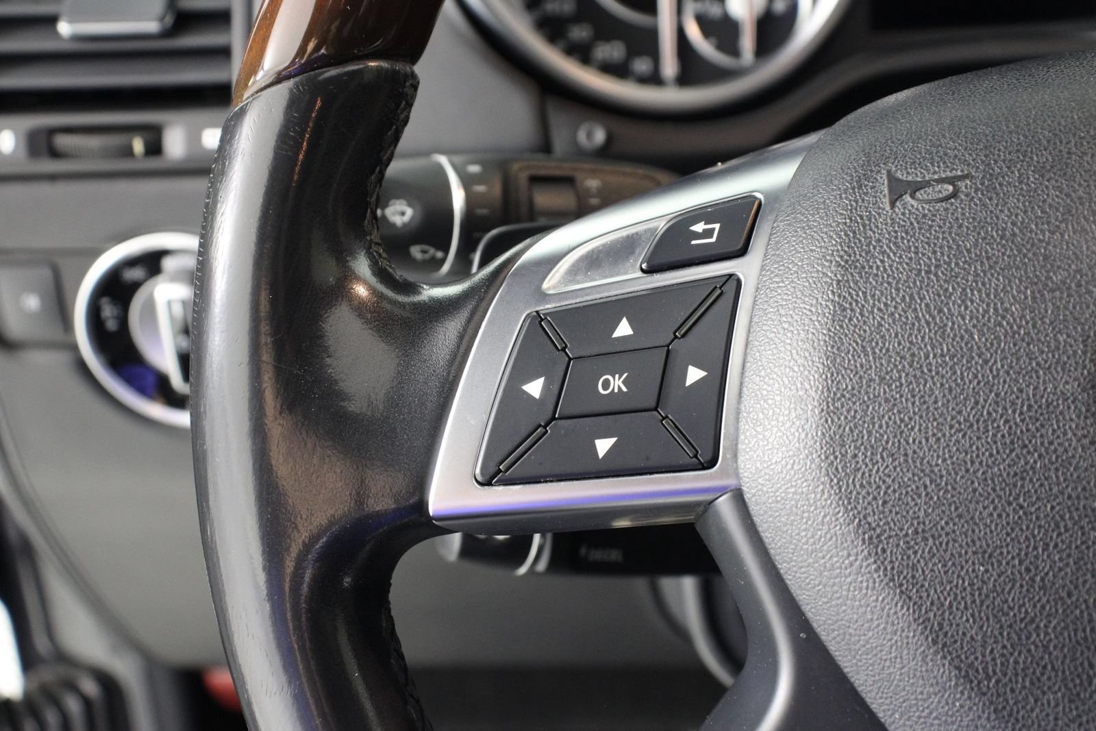 Used 2015 Mercedes-Benz G 63 AMG 4MATIC image 10