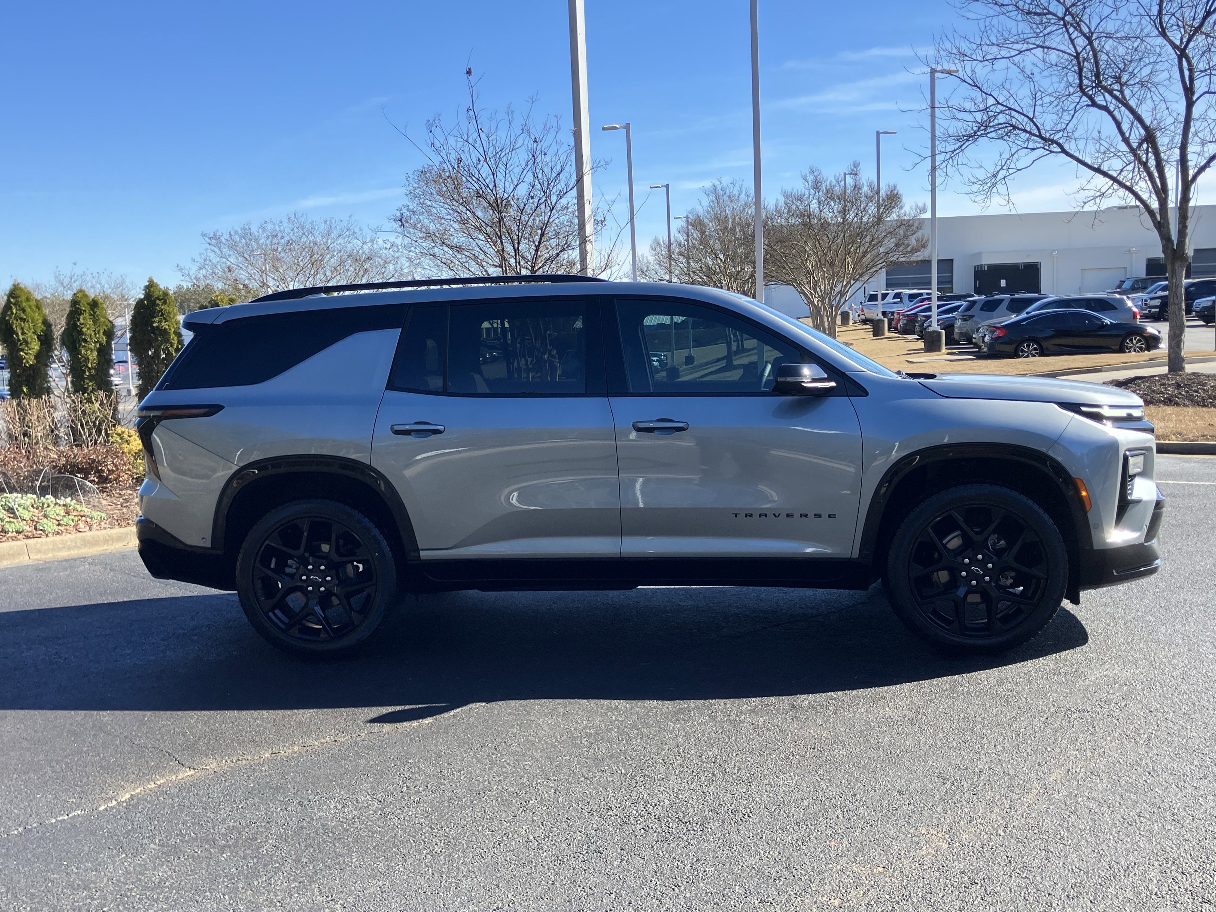Used 2025 Chevrolet Traverse RS image 11