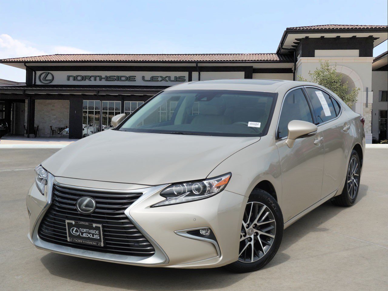 Used 2017 Lexus ES 350 w/ Luxury Package FWD image 1