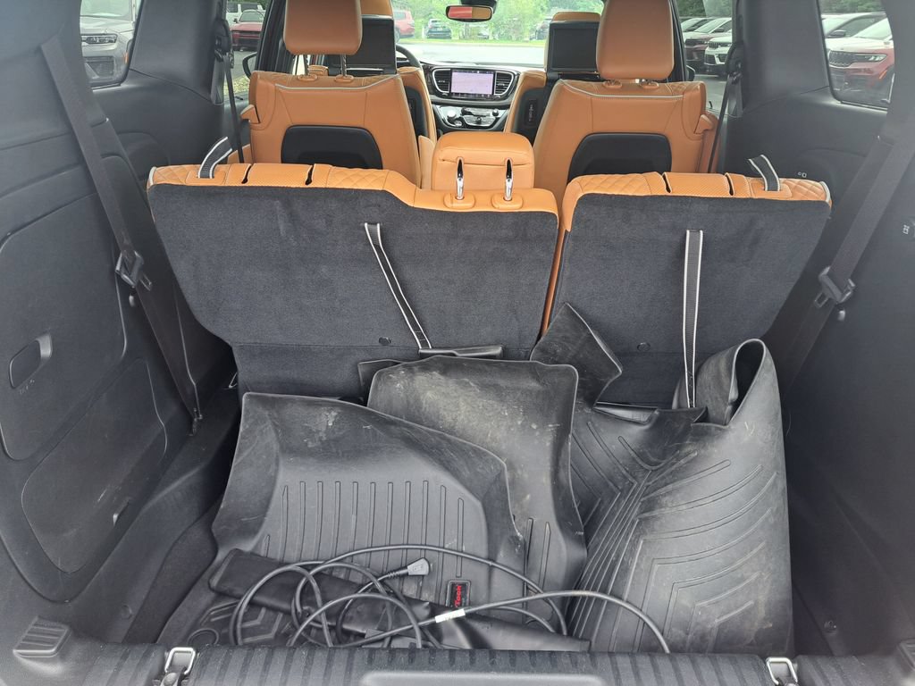 Used 2023 Chrysler Pacifica Pinnacle FWD image 34
