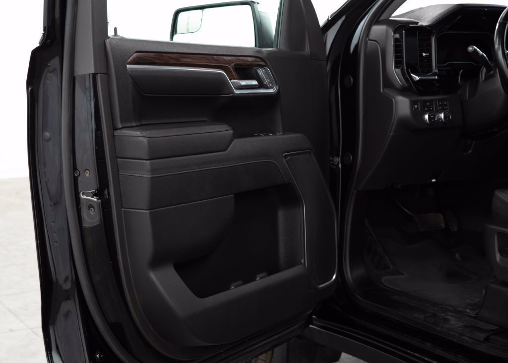 Used 2025 GMC Sierra 1500 SLT AWD/4WD image 8