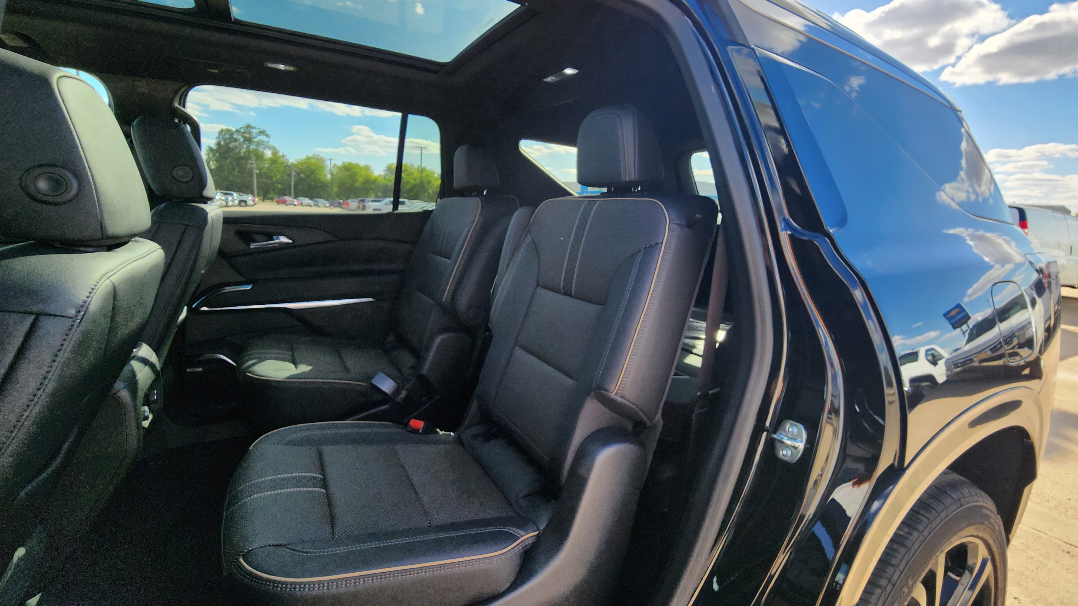 New 2026 Chevrolet Traverse High Country image 16