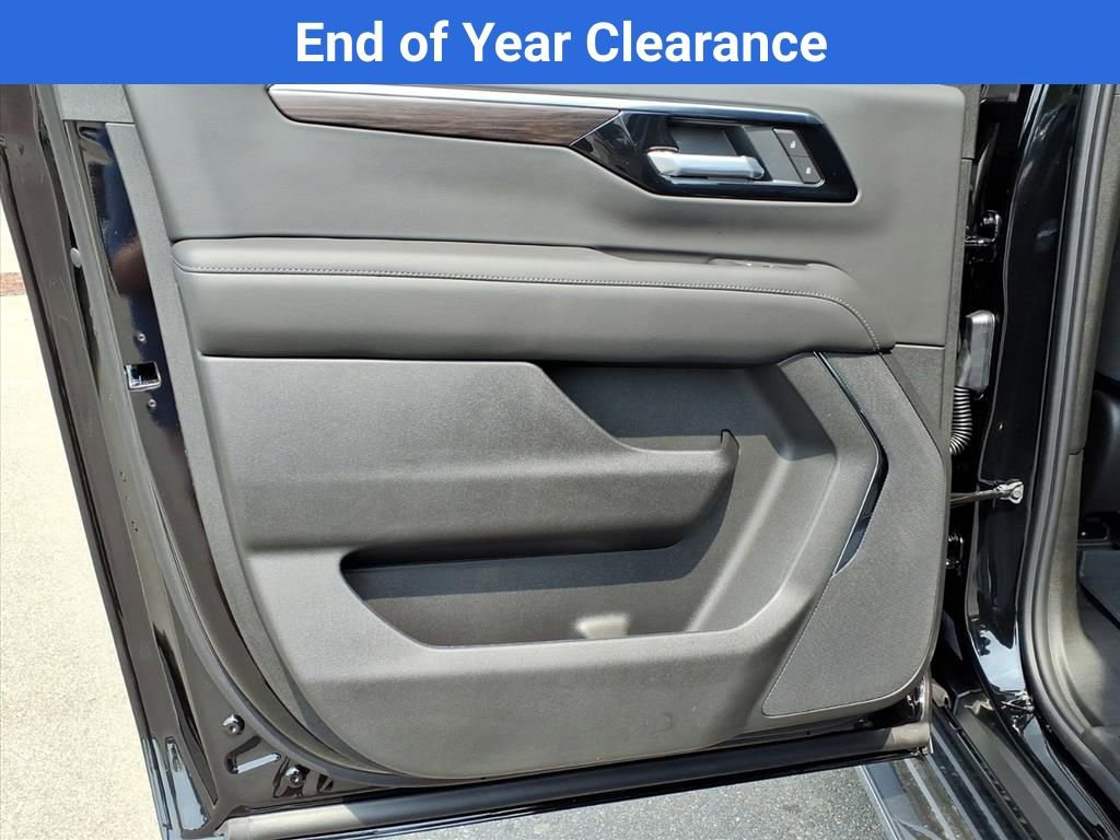 New 2025 Chevrolet Suburban LS image 24
