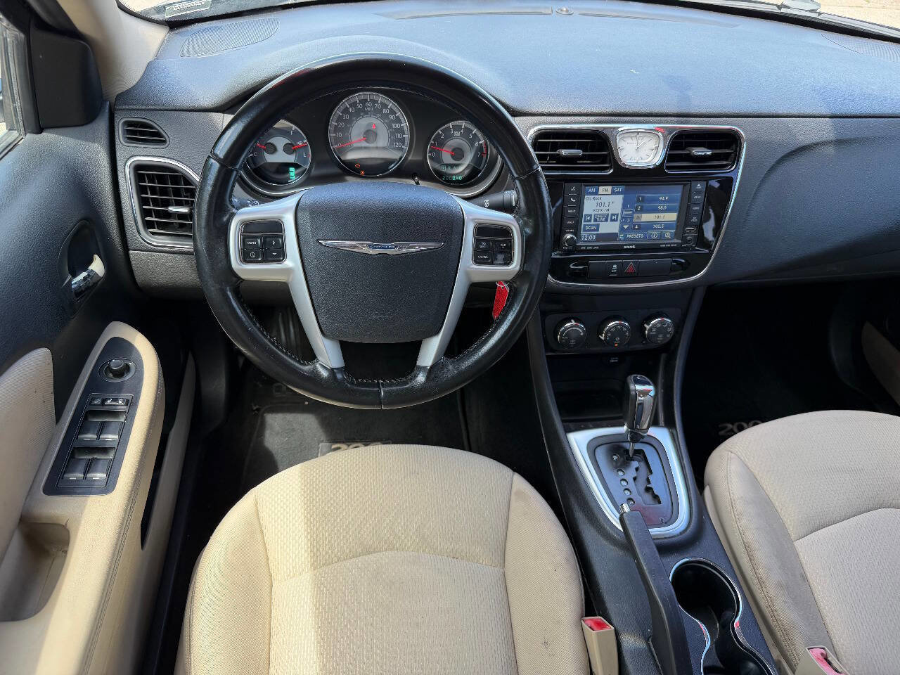 Used 2011 Chrysler 200 Touring FWD image 14