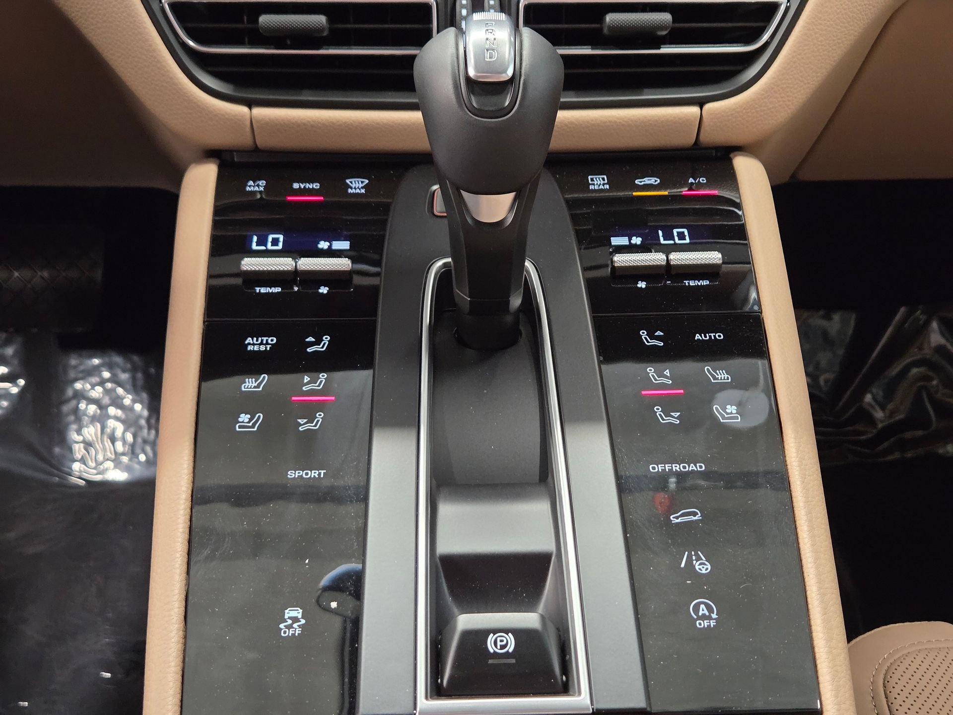 Certified 2026 Porsche Macan AWD/4WD image 22