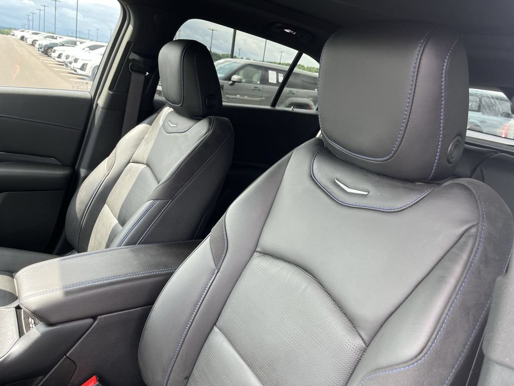 Used 2024 Cadillac XT4 Sport AWD/4WD image 11