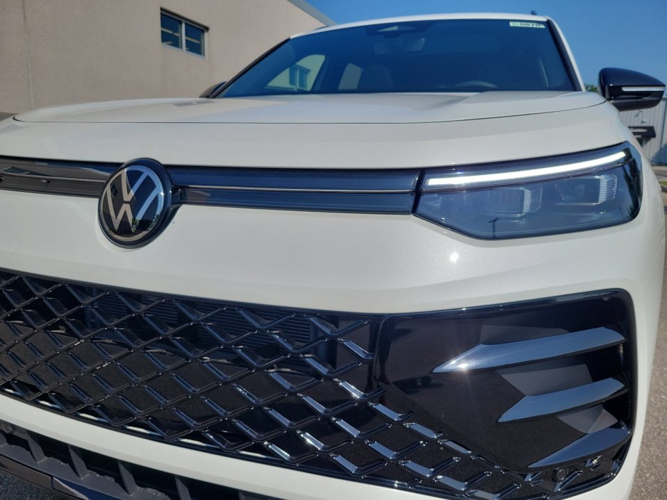 New 2026 Volkswagen Tiguan SE R-Line FWD image 26
