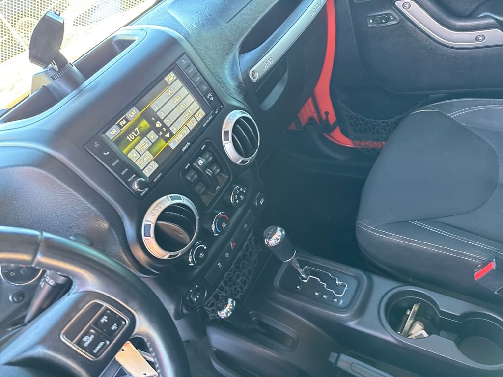 Used 2015 Jeep Wrangler Unlimited Sahara w/ Connectivity Group image 16