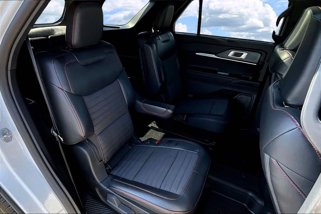 Used 2025 Ford Explorer ST-Line w/ Premium Package image 27