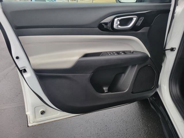 Used 2022 Jeep Compass Limited w/ Elite Group image 5