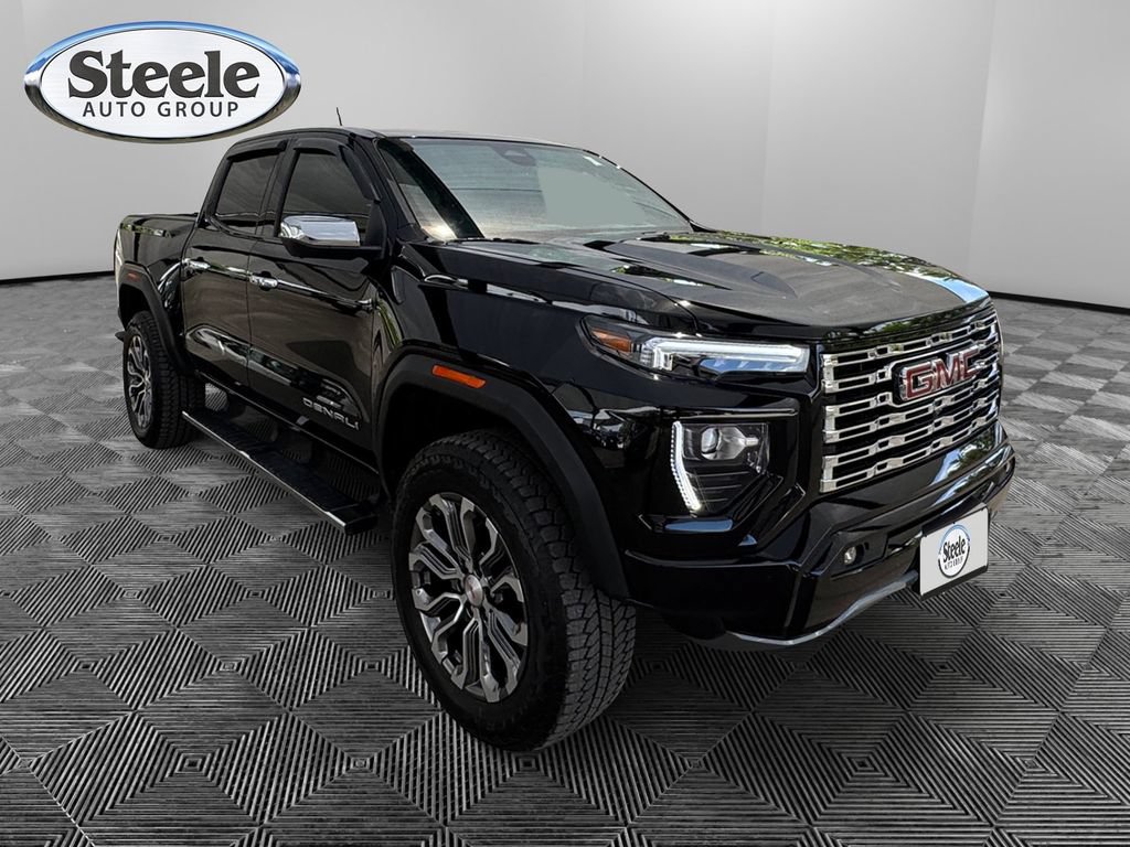 Certified 2023 GMC Canyon Denali w/ Denali Black Edition AWD/4WD image 7