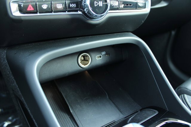 Used 2025 Volvo XC40 B5 Plus image 20