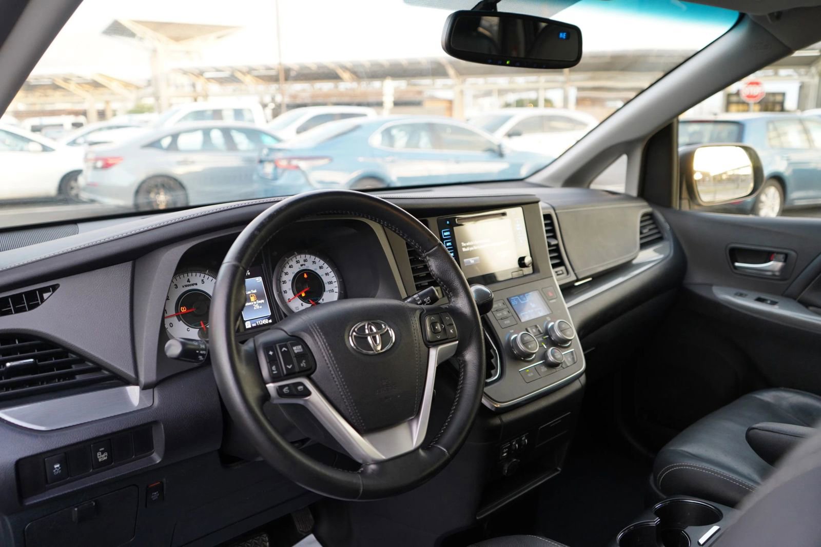 Used 2015 Toyota Sienna SE Premium image 9