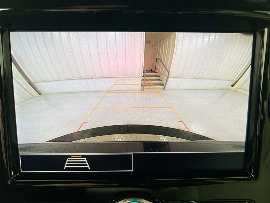 Used 2023 Chevrolet Traverse LS FWD image 14