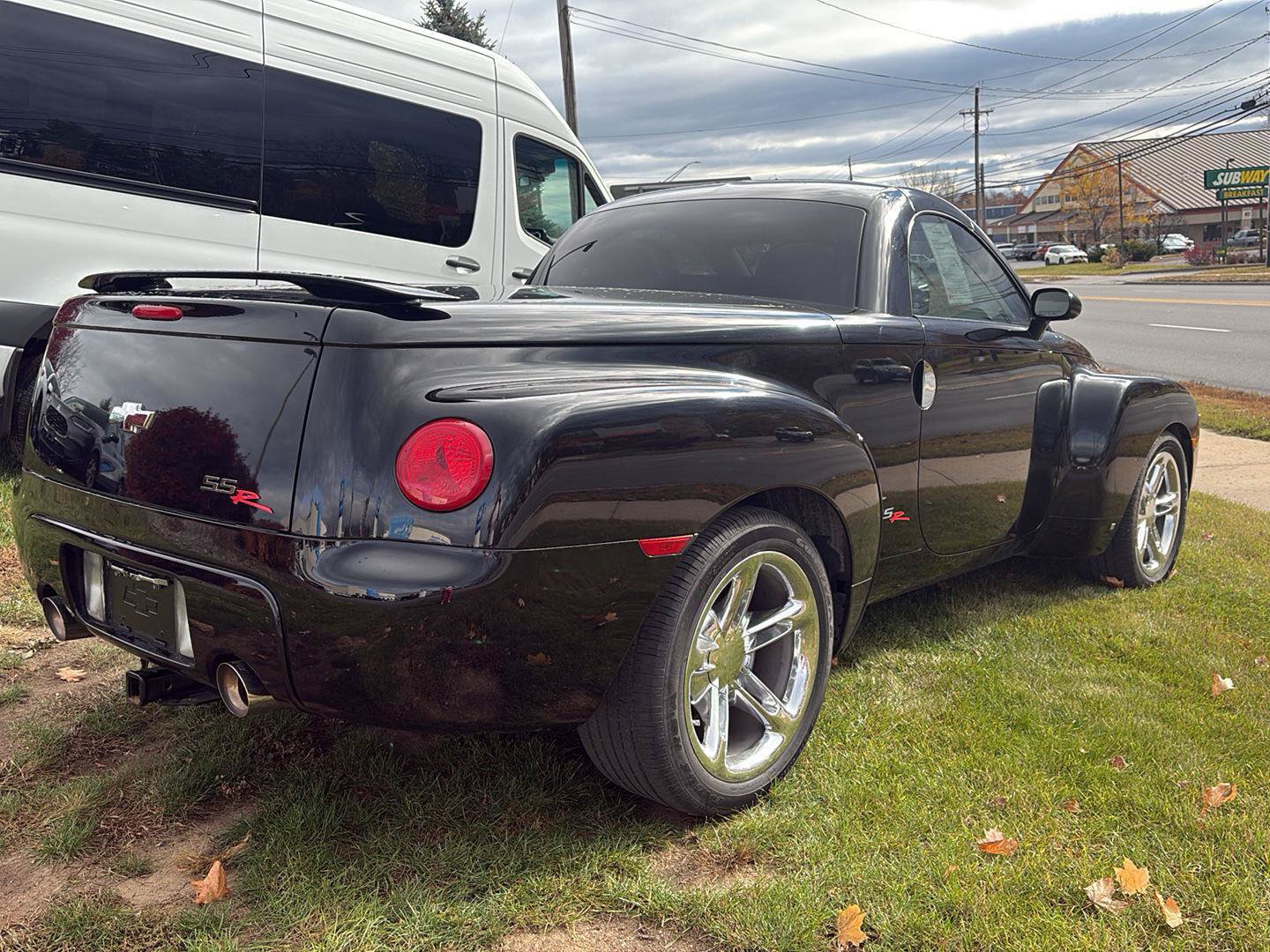Used 2006 Chevrolet SSR w/ Preferred Equipment Group RWD image 3