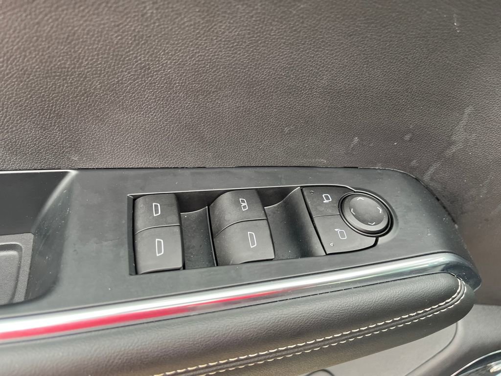 Used 2025 GMC Acadia Elevation image 14