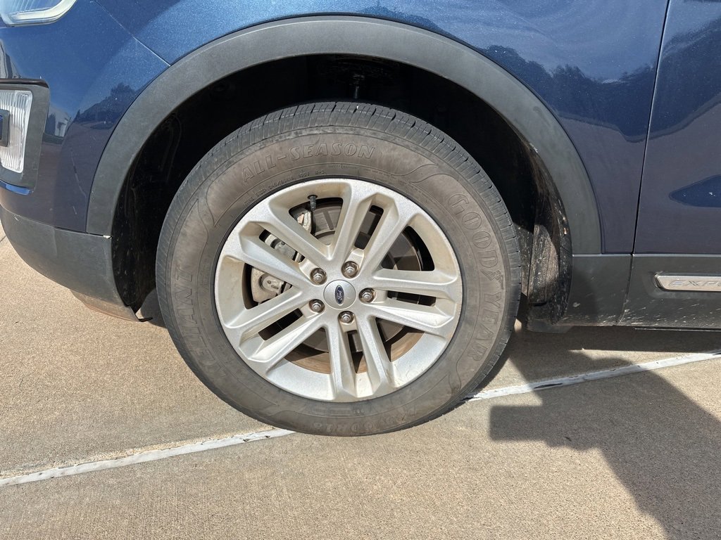 Used 2017 Ford Explorer XLT w/ Equipment Group 201A image 8