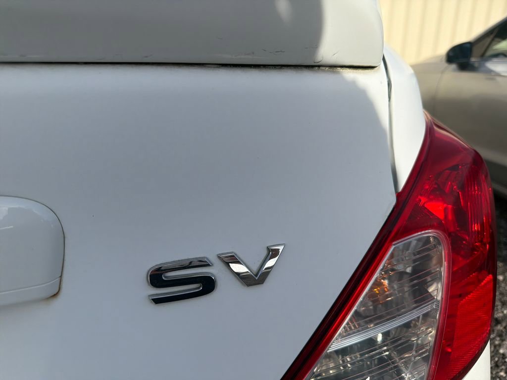 Used 2013 Nissan Versa SV FWD image 19