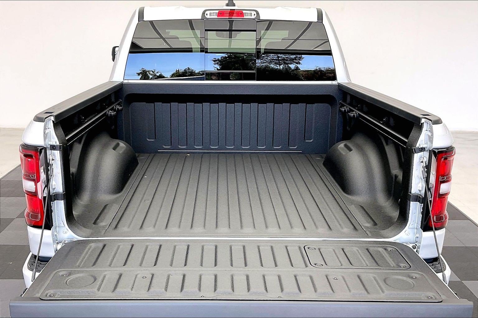 New 2027 RAM 1500 Laramie w/ Night Edition AWD/4WD image 11