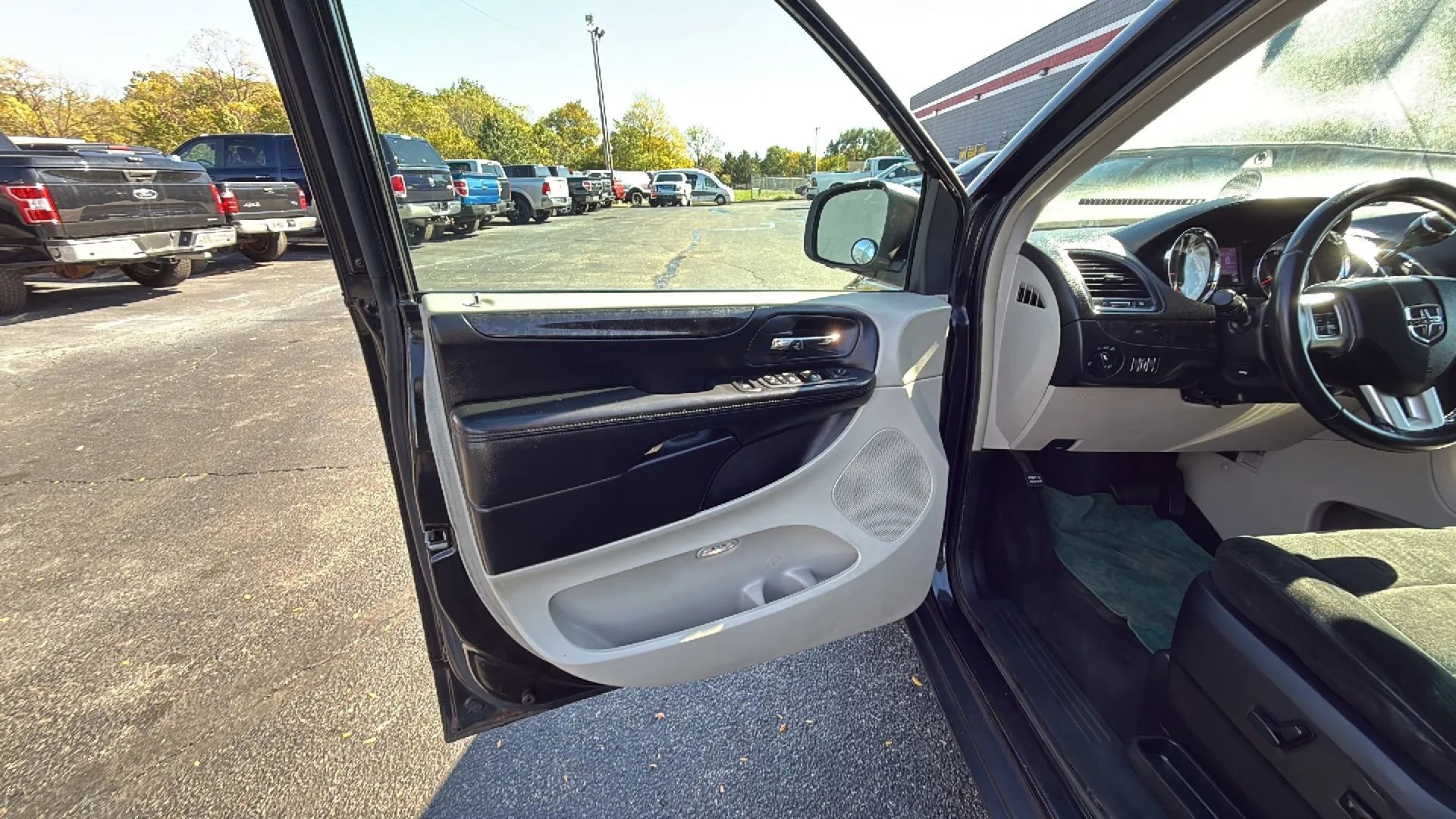 Used 2012 Dodge Grand Caravan Crew image 17