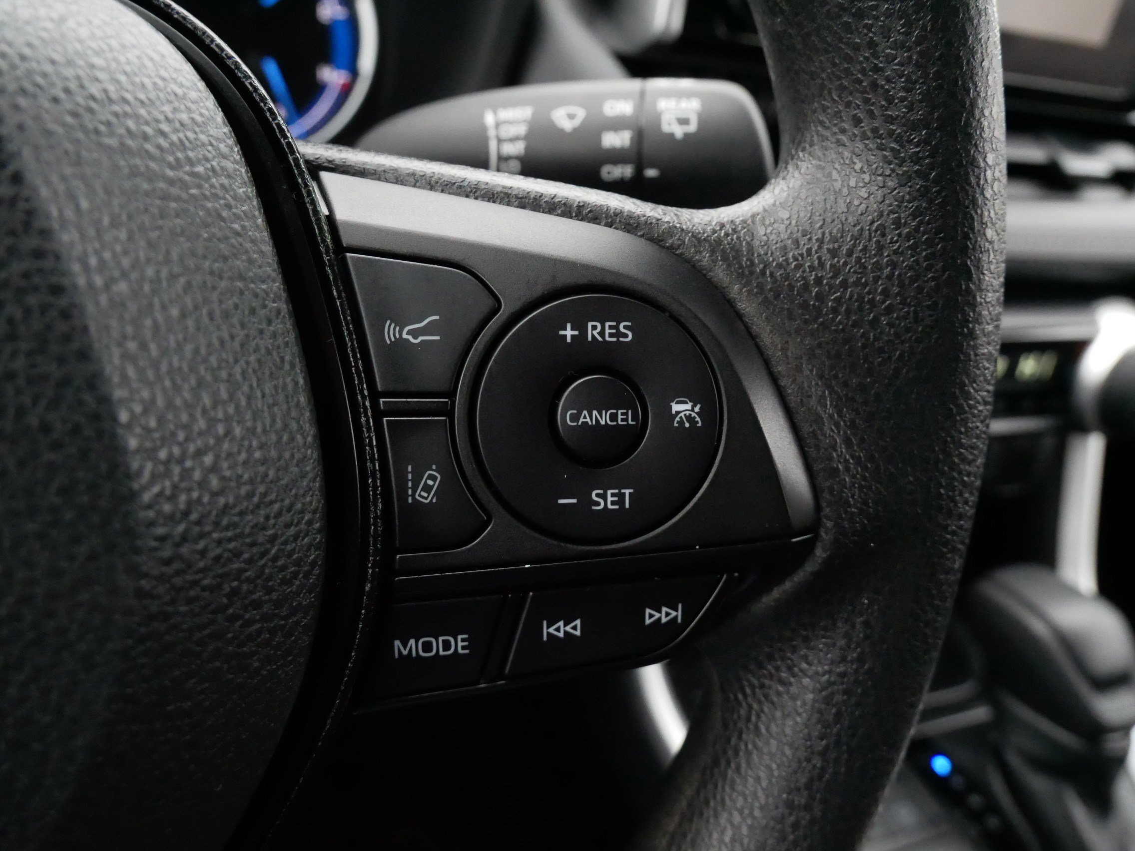 Used 2025 Toyota RAV4 LE image 25