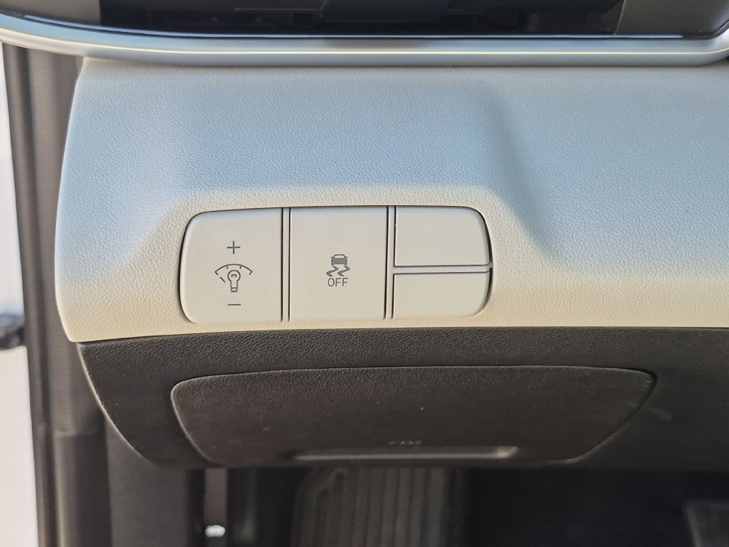 Used 2025 Hyundai Elantra Limited FWD image 20