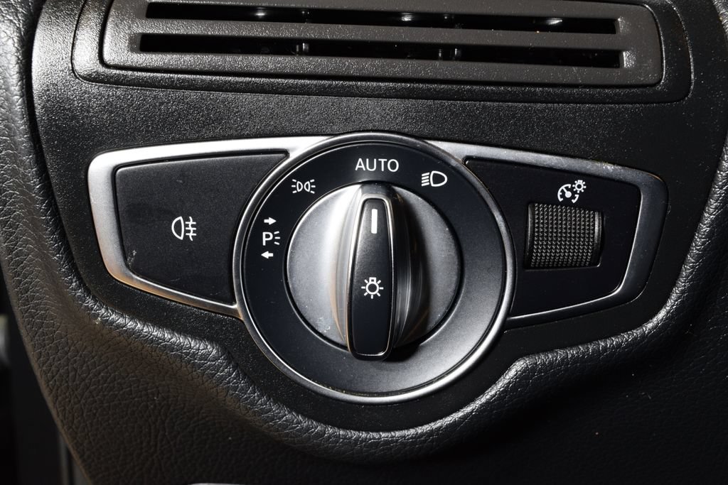 Used 2021 Mercedes-Benz GLC 300 4MATIC image 17