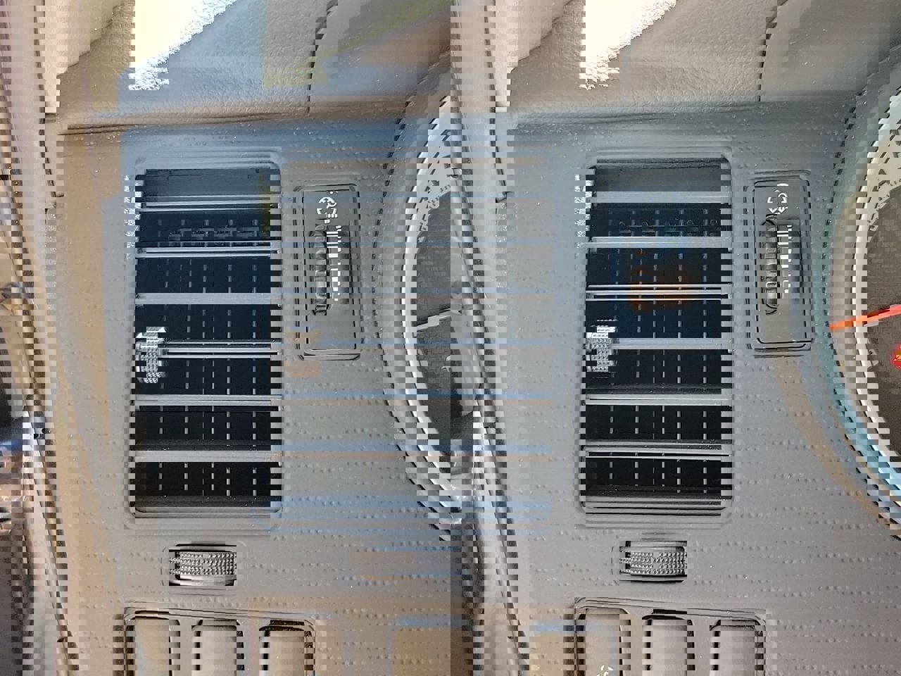 Used 2015 Toyota Tacoma PreRunner w/ SR5 Package image 25