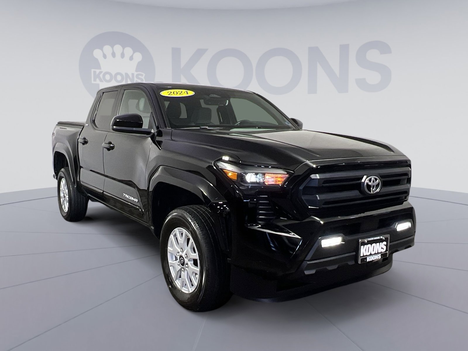 Used 2024 Toyota Tacoma SR5 AWD/4WD image 2