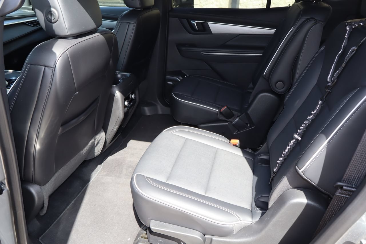 Used 2025 Buick Enclave Preferred FWD image 5