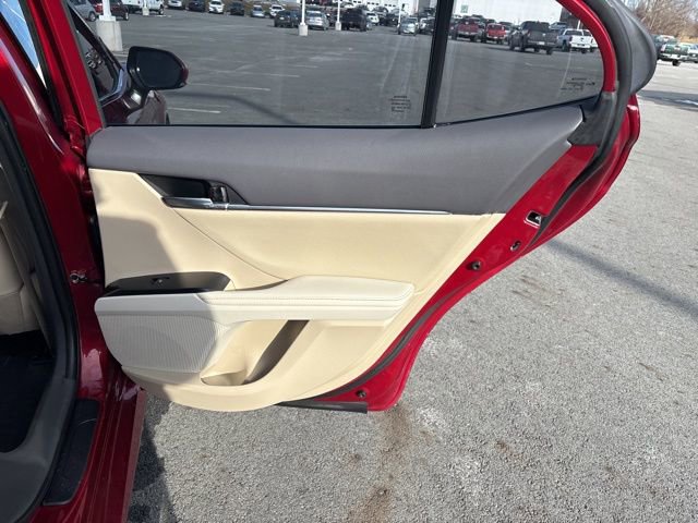 Used 2020 Toyota Camry XLE image 14