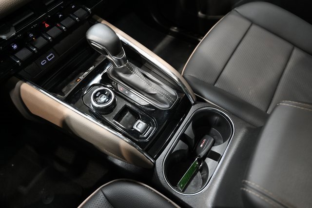 Used 2025 GMC Canyon Denali image 21