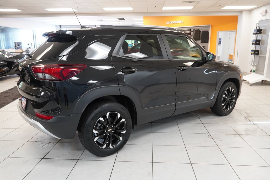 Used 2023 Chevrolet TrailBlazer LT w/ Convenience Package FWD image 11