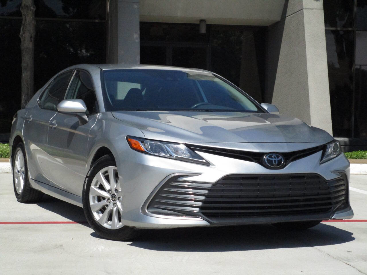 Used 2023 Toyota Camry LE FWD image 1