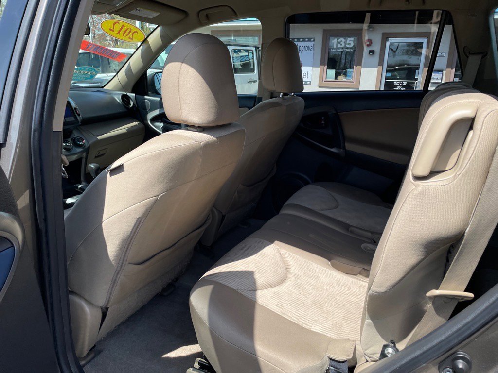 Used 2012 Toyota RAV4 4WD w/ Value Pkg image 21