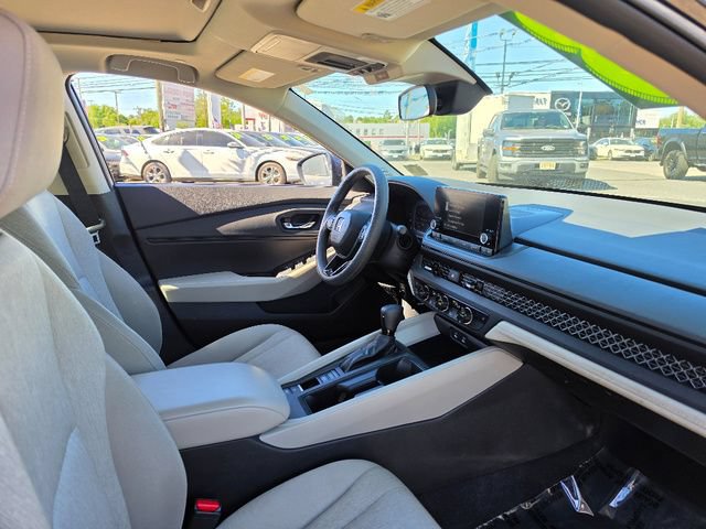 Used 2023 Honda Accord EX image 11