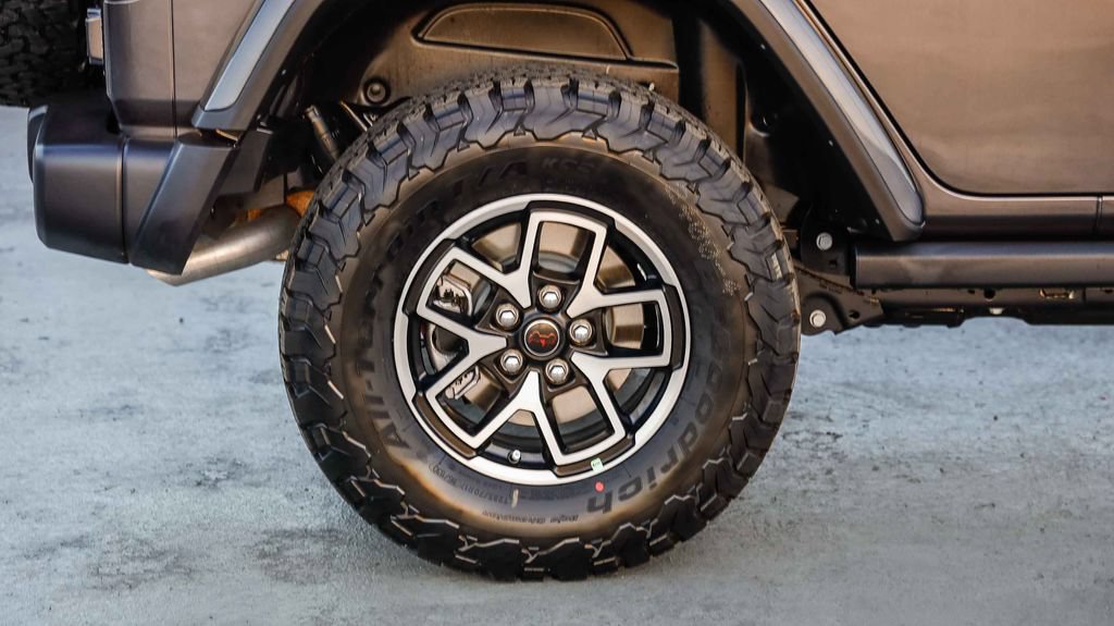 New 2026 Jeep Wrangler Unlimited Rubicon w/ Whitecap Package AWD/4WD image 12