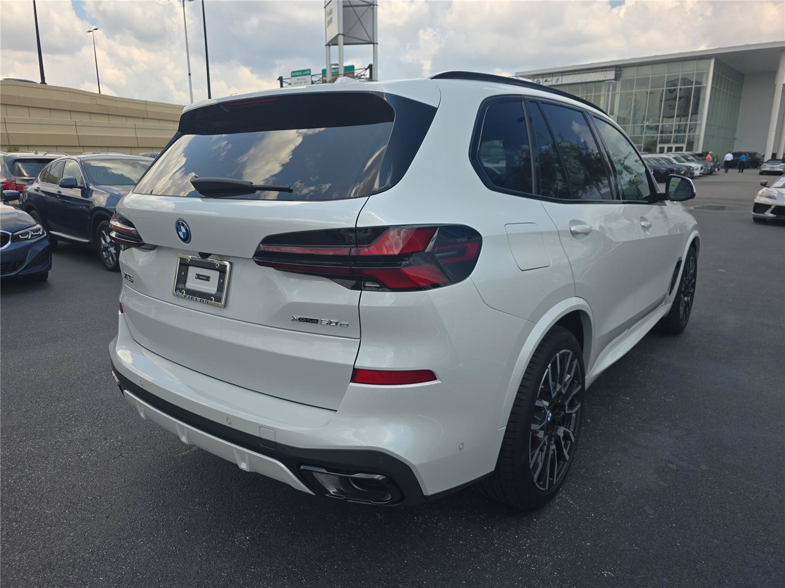 Used 2026 BMW X5 xDrive50e w/ M Sport Package AWD/4WD image 3