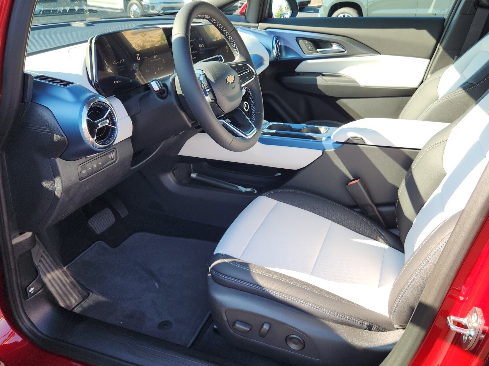 New 2026 Chevrolet Equinox EV LT image 6